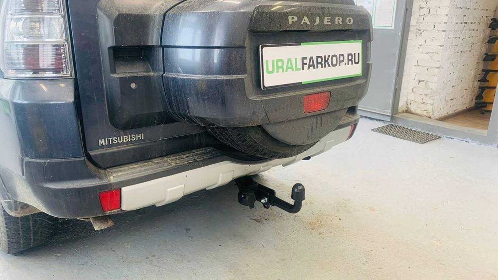Фаркоп на Mitsubishi Pajero 3 4 новый 2000 кг тяговая Паджеро