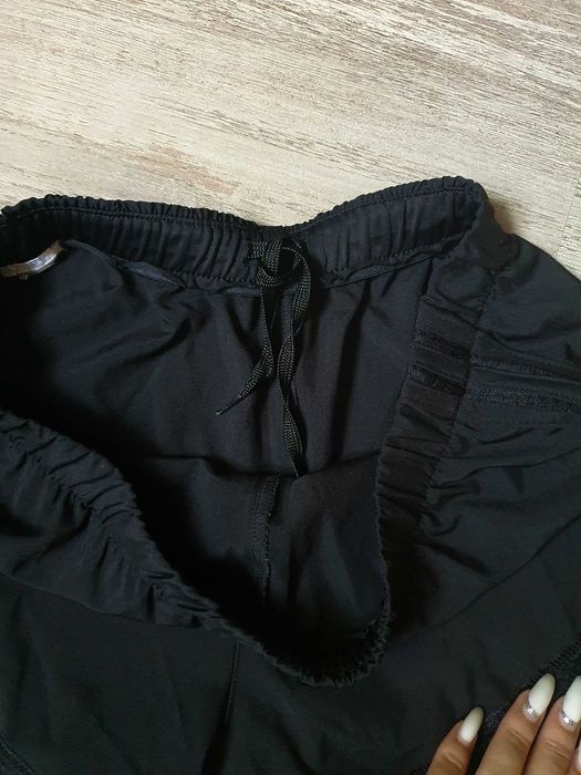 Разпродажба на къси гащи Adidas, H&M