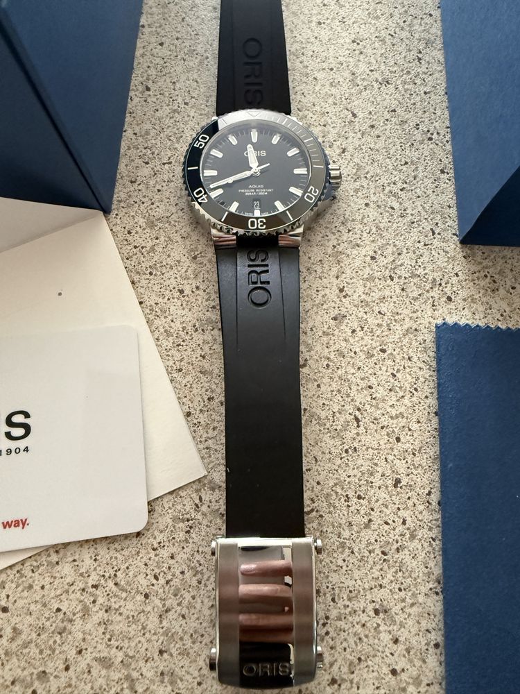 Oris Aquis Date часовник