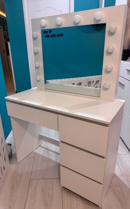 Masă machiaj
Dimensiune totală: 140×94×43.
Cablul USB trebuie înlocui