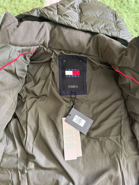 Vând geaca nouă Tommy jeans