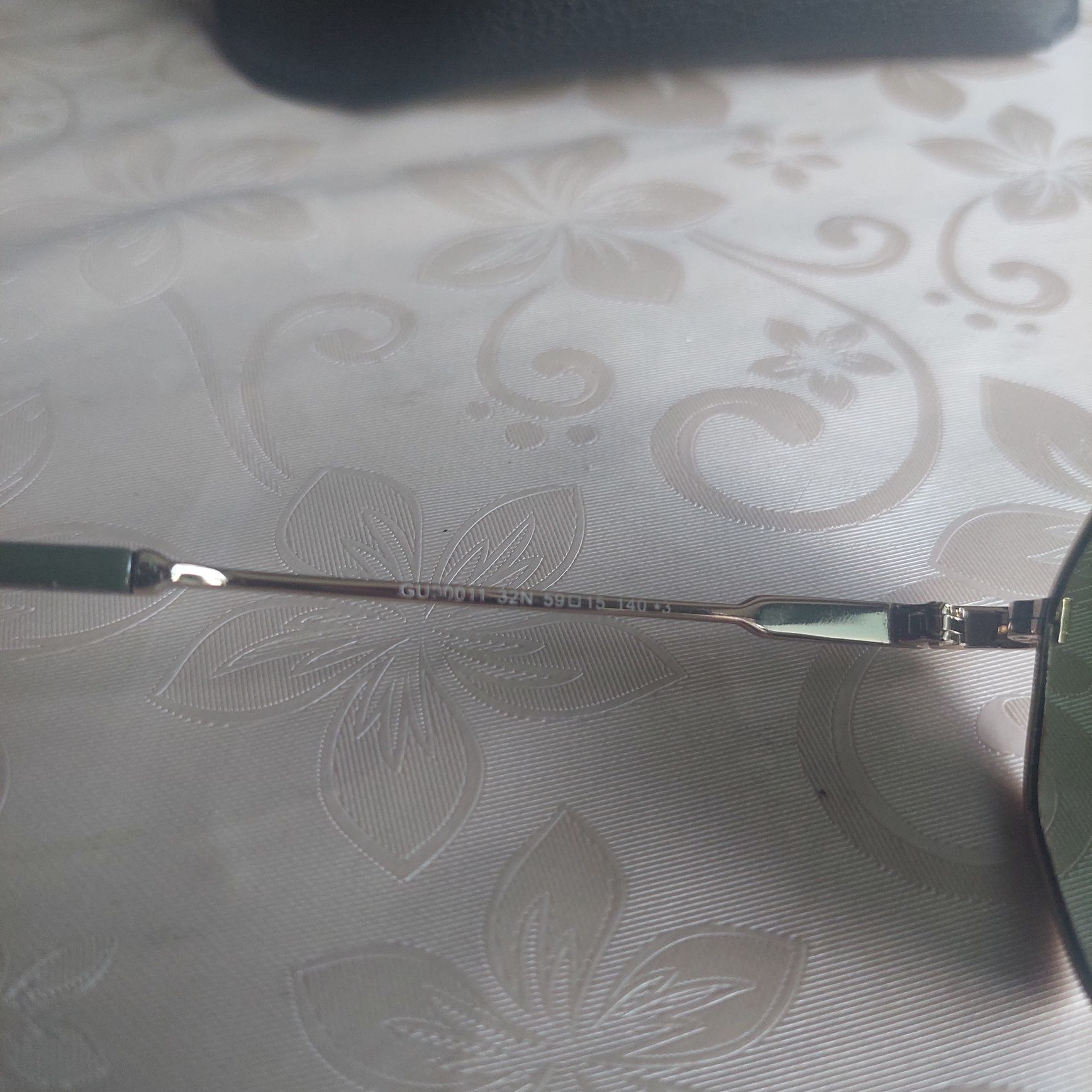Унисекс очила Guess