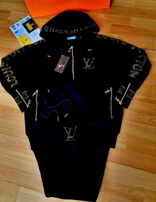 Treninguri dama Louis Vuitton,marimi diverse,logo metalic auriu,sacule