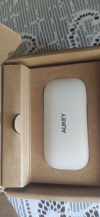 Продавам два комплекта безжични слушалки