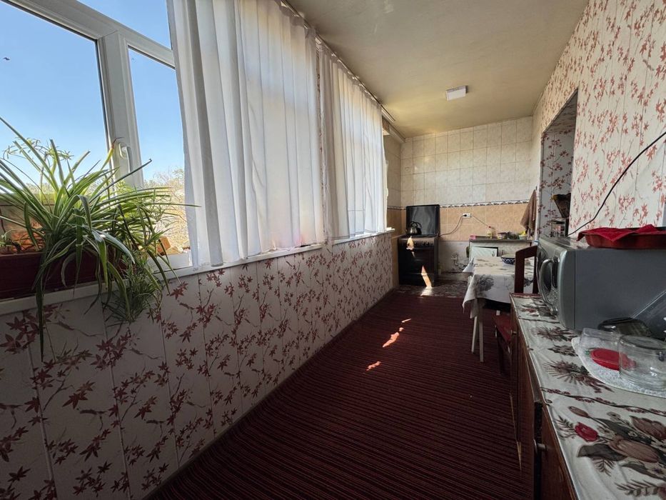 Kvartira 4/5/5 sotiladi, Ahmad Yugnakiy