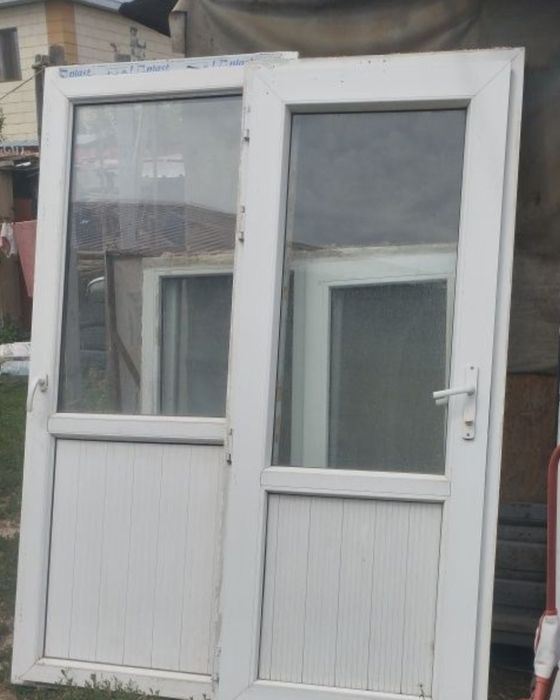 Пластиковый двер бу жағдайы жақсы балконға болад