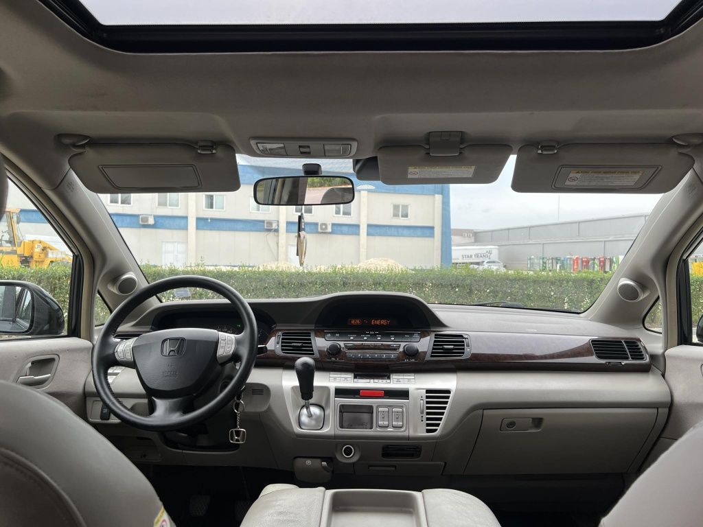 Honda FR V executive