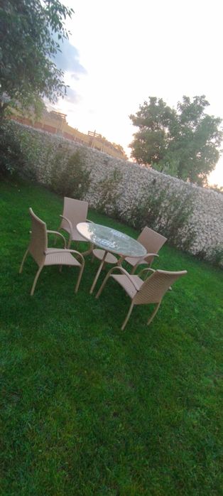 Masa 1,05 rotunda și 4 scaune ratan