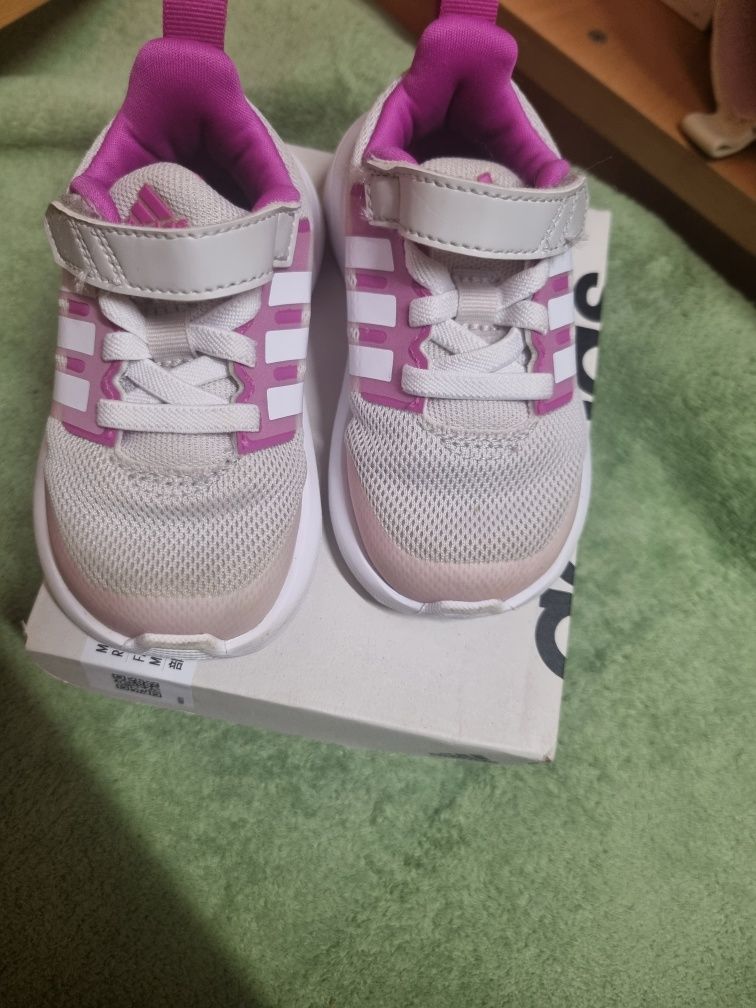 Маратонки Adidas