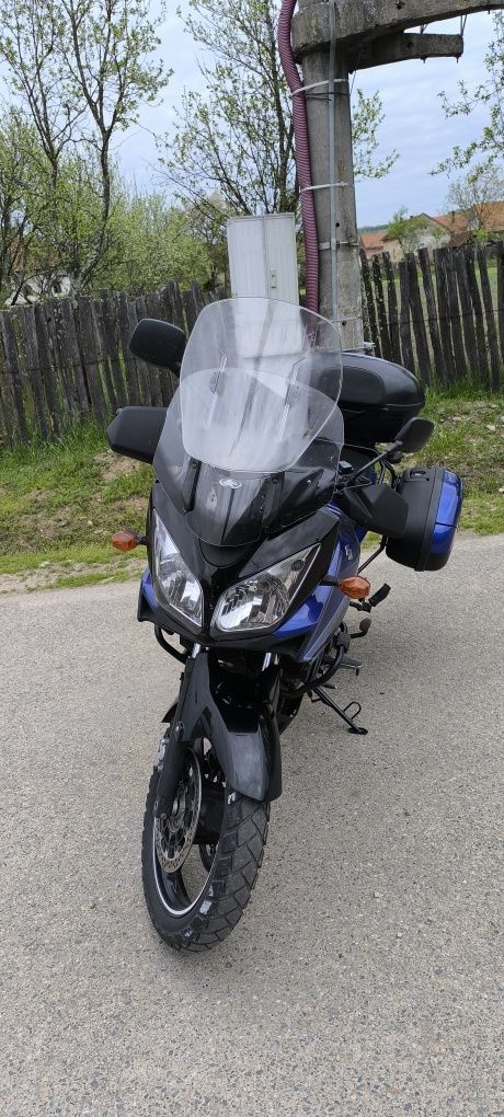 Vând motocicleta Suzuki V-Strom 650