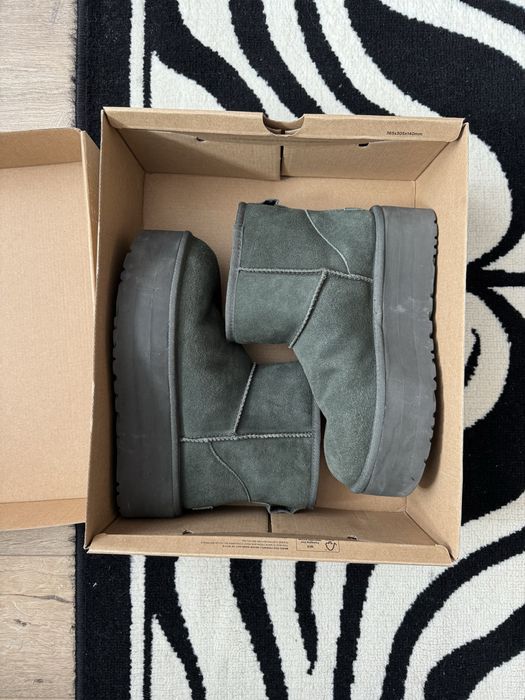 Cizme UGG mini, marimea 40