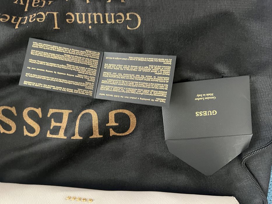 Чанта GUESS.Нова и 100% оригинал.С етикети,противопрахова торба,кутия