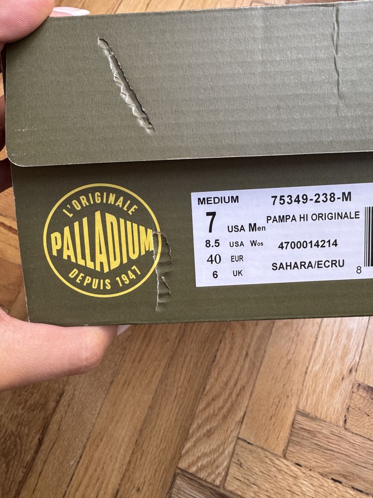 Обувки Palladium + подарък рокля