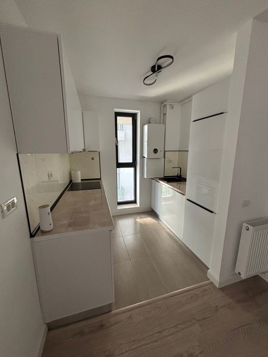 Inchiriez studio cu 2 camere + loc de parcare subteran Tomis Park