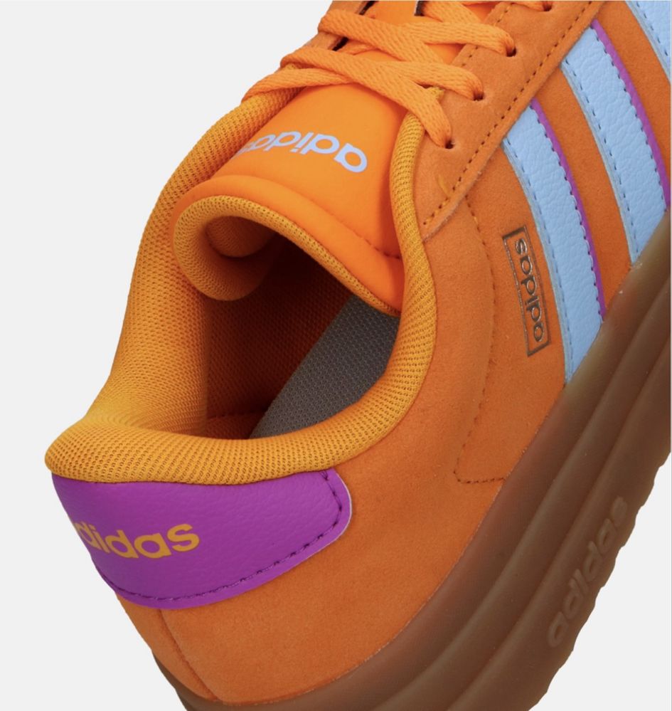 Обувки Adidas 39