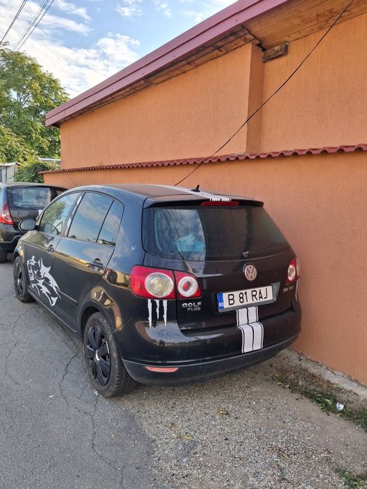 Vand masina Wolkswagen golf 5 plus+  defect( probabil probleme la moto