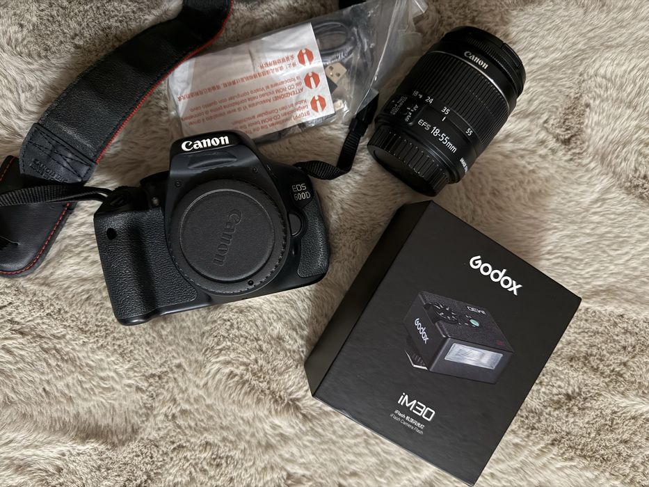 Canon 600D cu accesorii