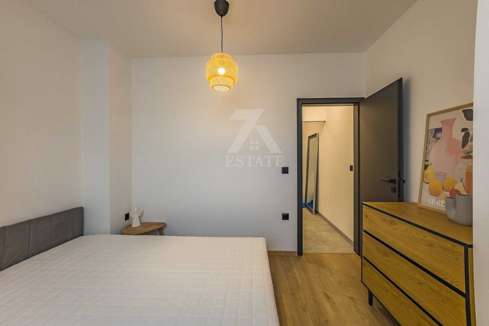 Продава се луксозен, 2- стаен апартамент в ж. кв. Младост 1