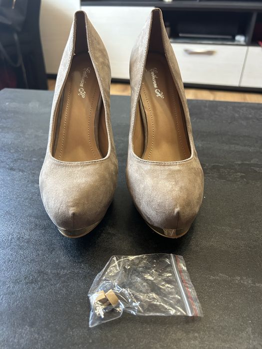 Pantofi cu toc inalt marimea 39