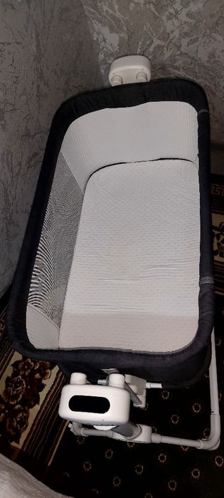 Продаётся детская приставная музыкальная люлька, с укачиванием.