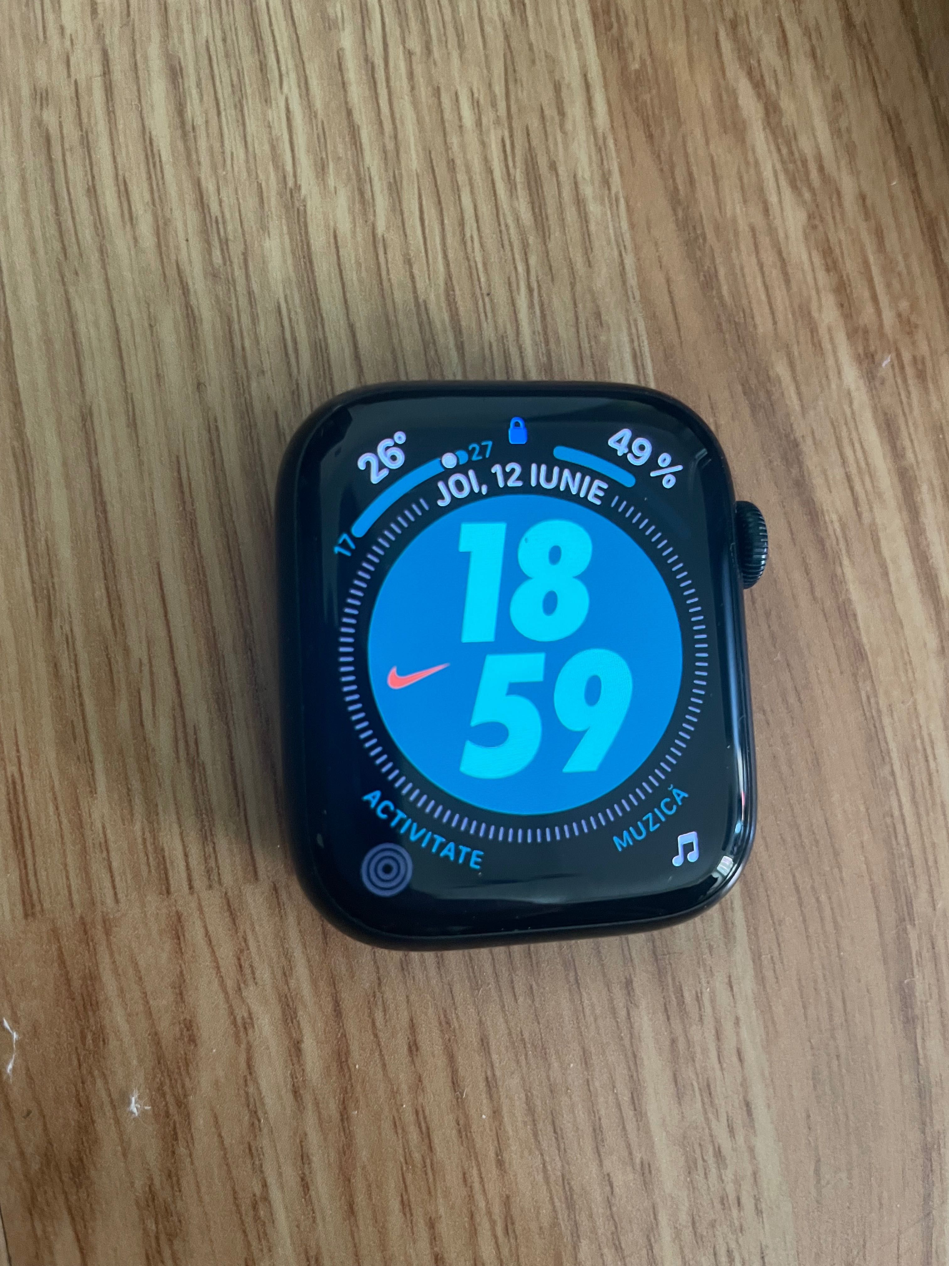 Vând Apple Watch 9 midnight aluminium case 45 mm