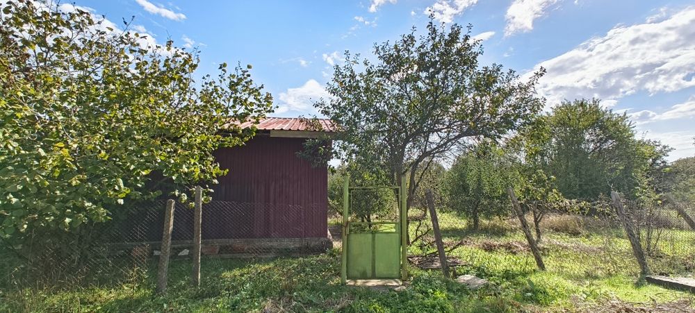 Продавам селски имот,парцел 960 м2,с .Кривини