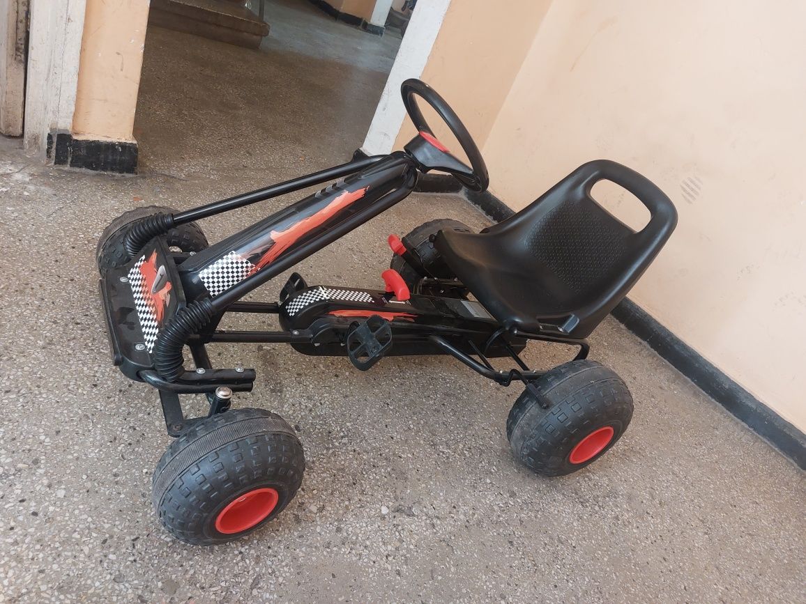 Kart cu pedale pentru copii