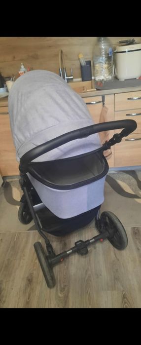 Бебешка количка (лесно маневрена]