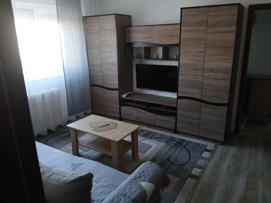 Persoana fizica inchiriez apartament cu doua camere in deva ,merasti