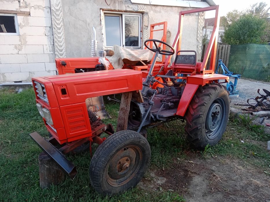 Vând piese tractor ito 180 DFH