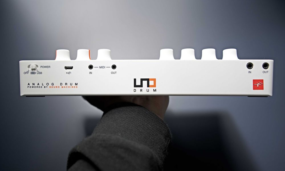 Продавам  IK Multimedia UNO Drum