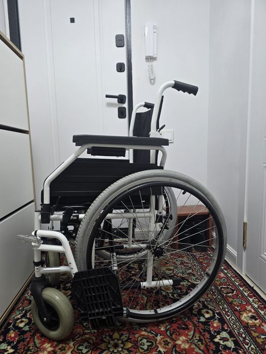 Продам инвалидную коляску