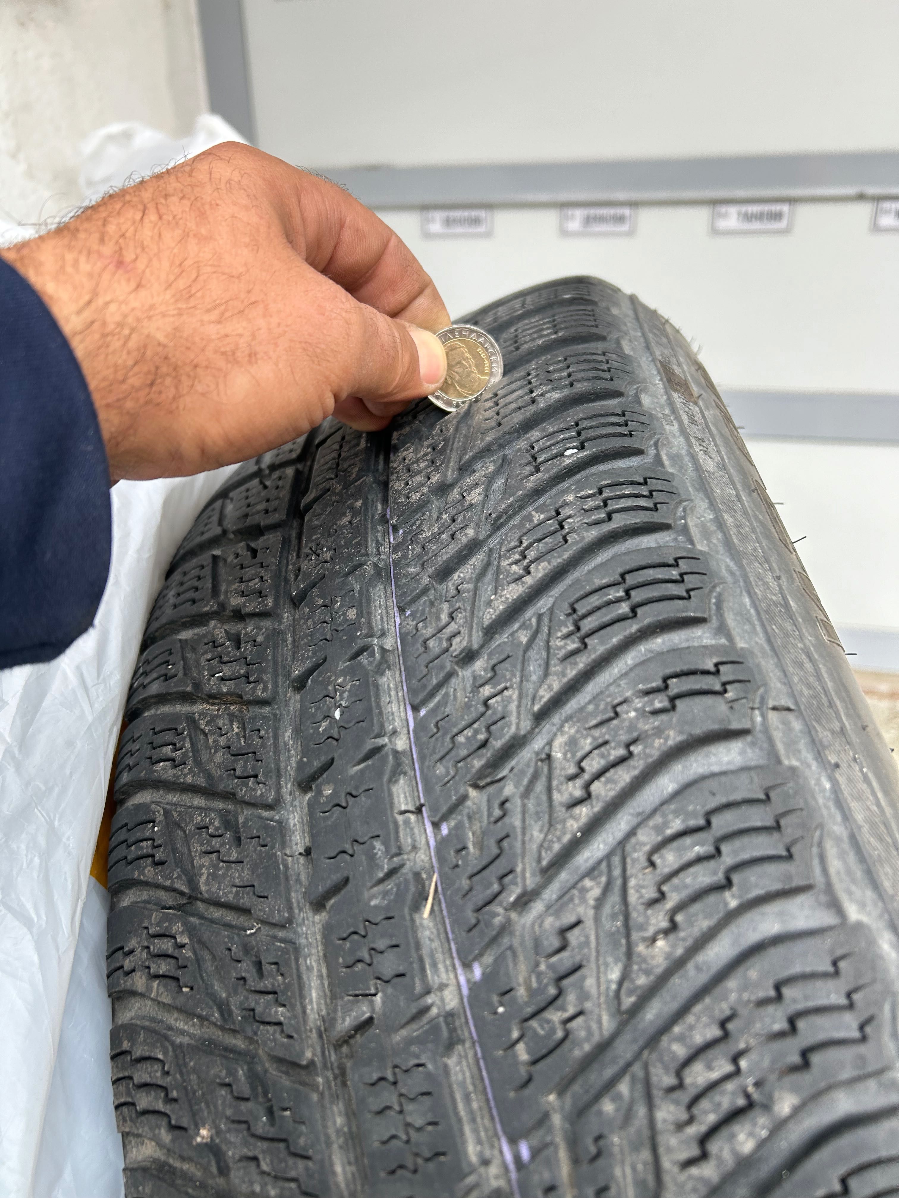 Зимни гуми +джанти за джип раф4 215/70R16