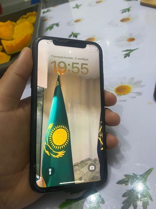 Айфон ХР в хорошем состоянии минус сзади