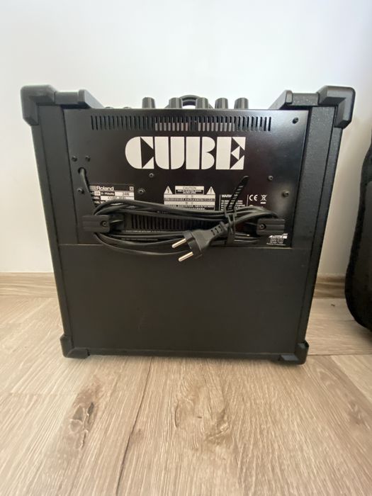 Vând/schimb Harley Benton ST62 BK VS și Roland Cube 20XL