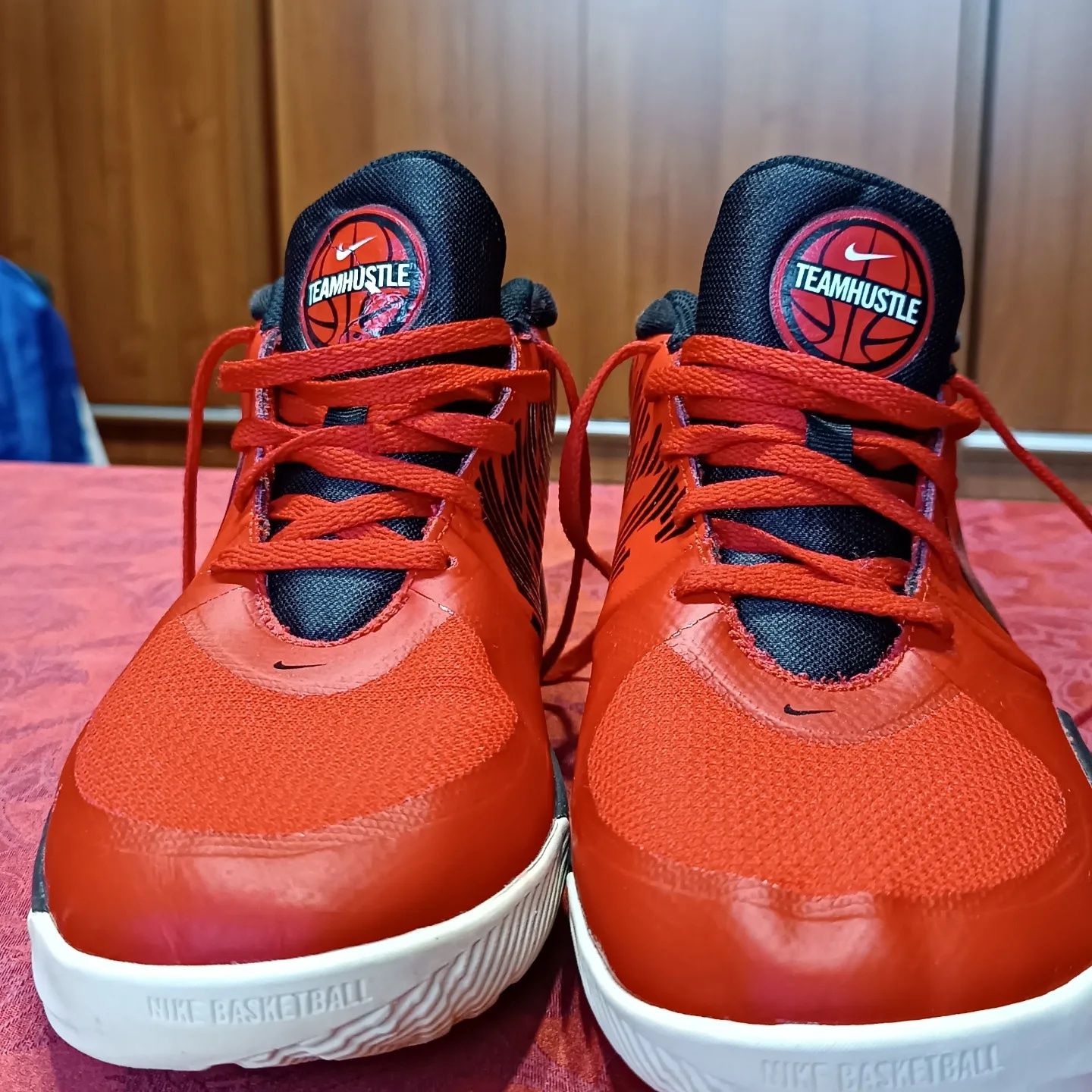 Adidași Nike team hustle D9