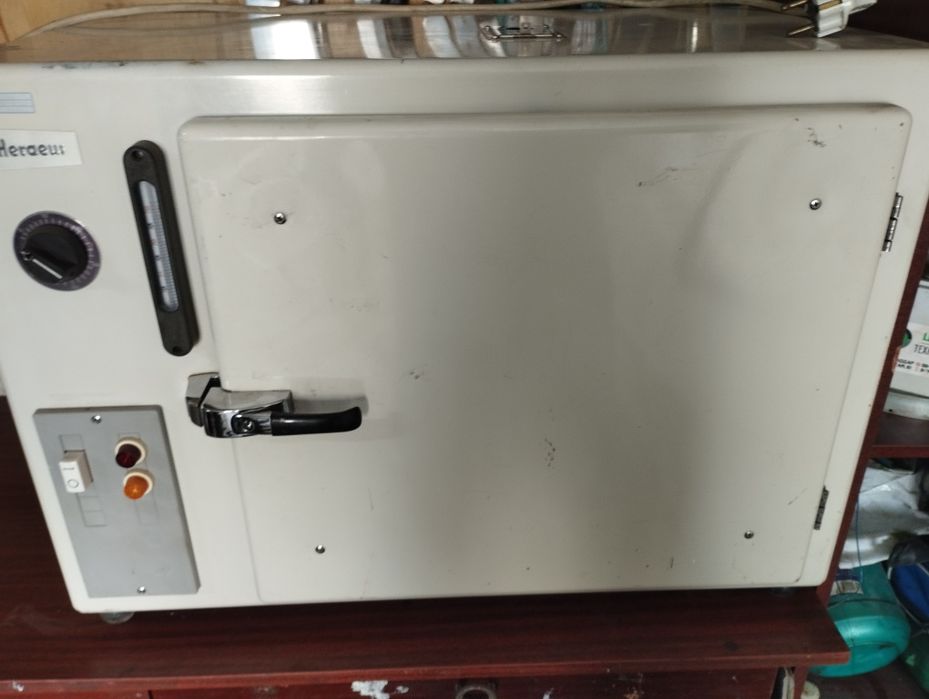 Духовой шкаф .болшой