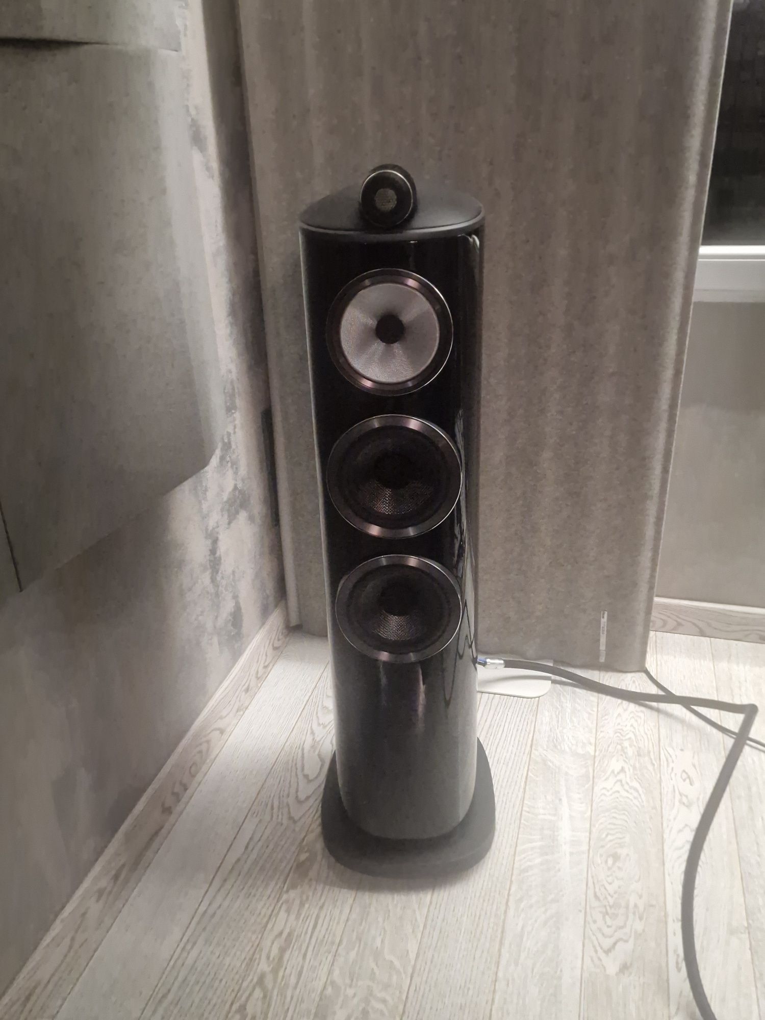 Колони  Bowers&Wilkins 804 D4
