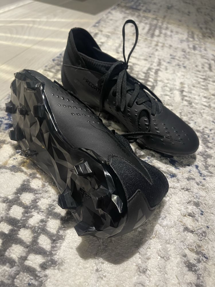 Original Adidas butsi sotiladi, Ispaniyadan opkelingan