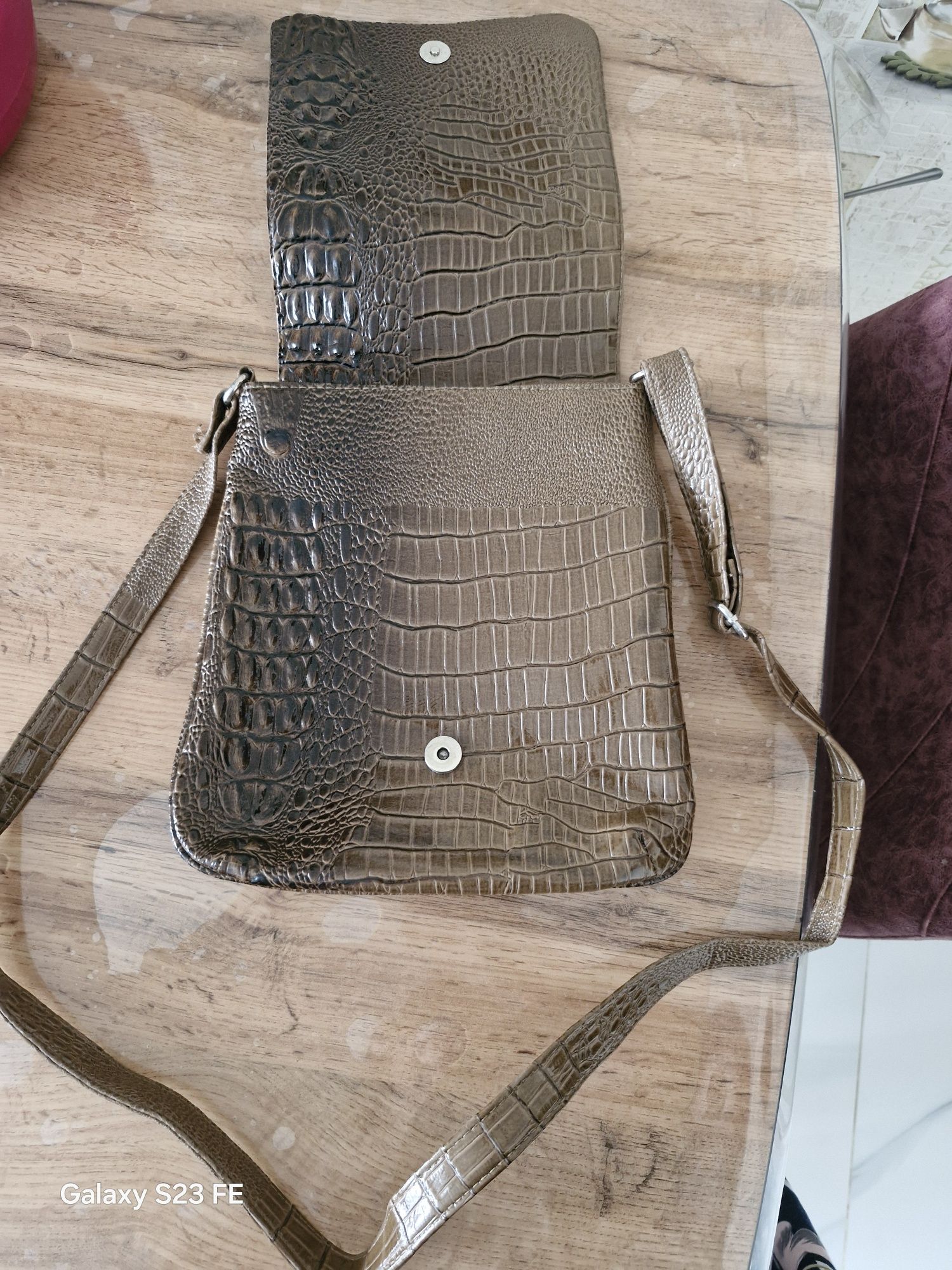 Продам сумочку через плечо