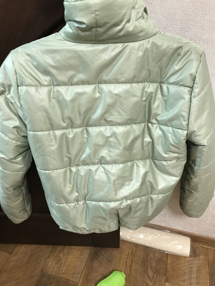 Демисезонные Куртки, пальто размер 42-44