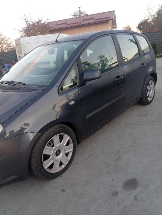 Vând mașina în condiție foarte buna