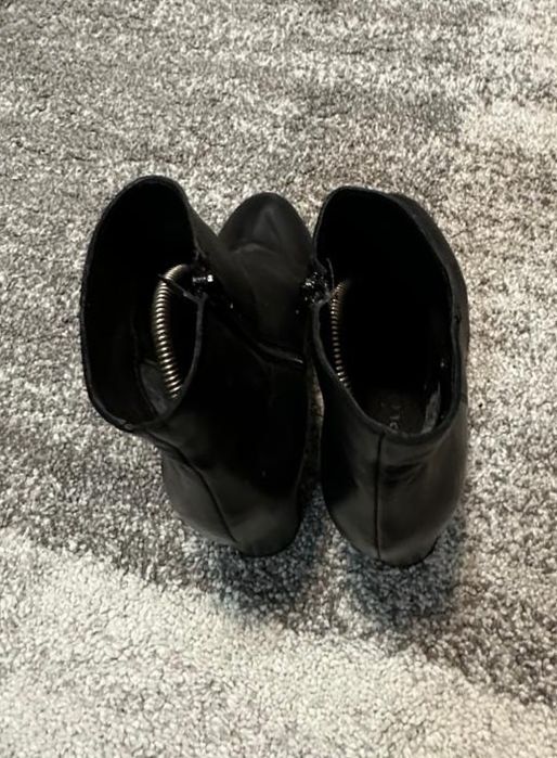 Vand perechi ghete dama piele naturala