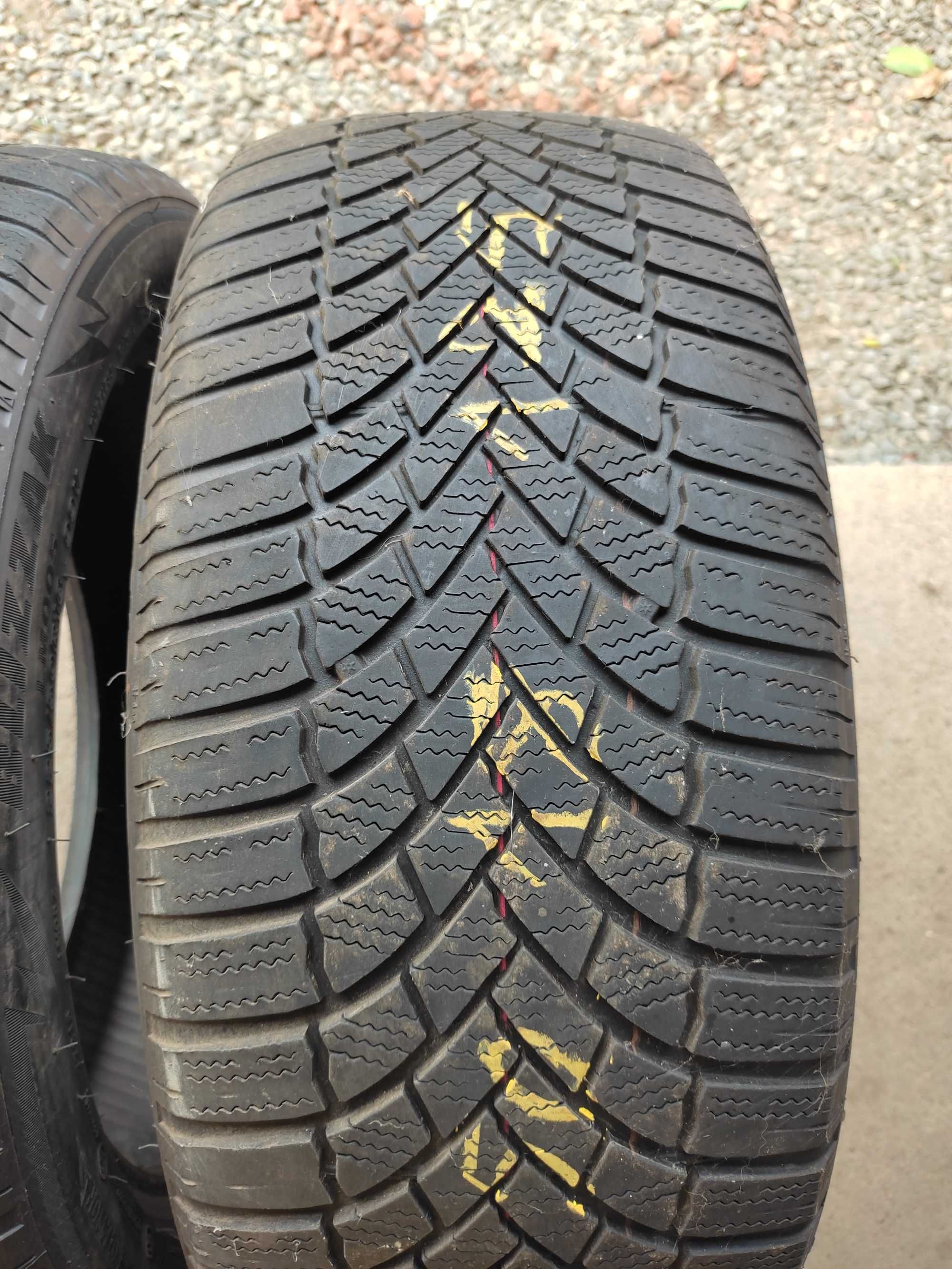 2 anvelope M+S Bridgestone 225/50/18 si 2 anvelope de vara 235\50\18