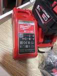 Vand 2 baterii milwaukee + acumulator