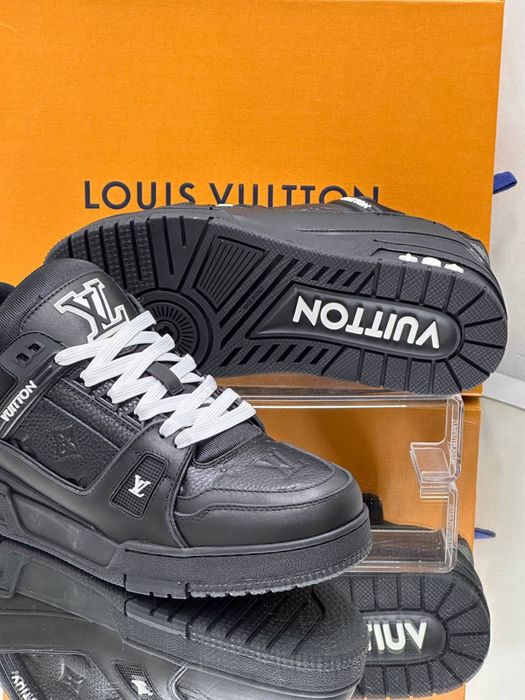 Adidasi Louis Vuitton