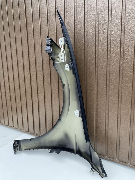 Aripa dr fata vw Passat B8 cod culoare LC9X cu suporti si bandou 2015+