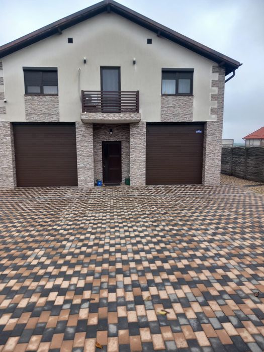 Inchiriez etajul casei pentru Targul de Craciun din Craiova