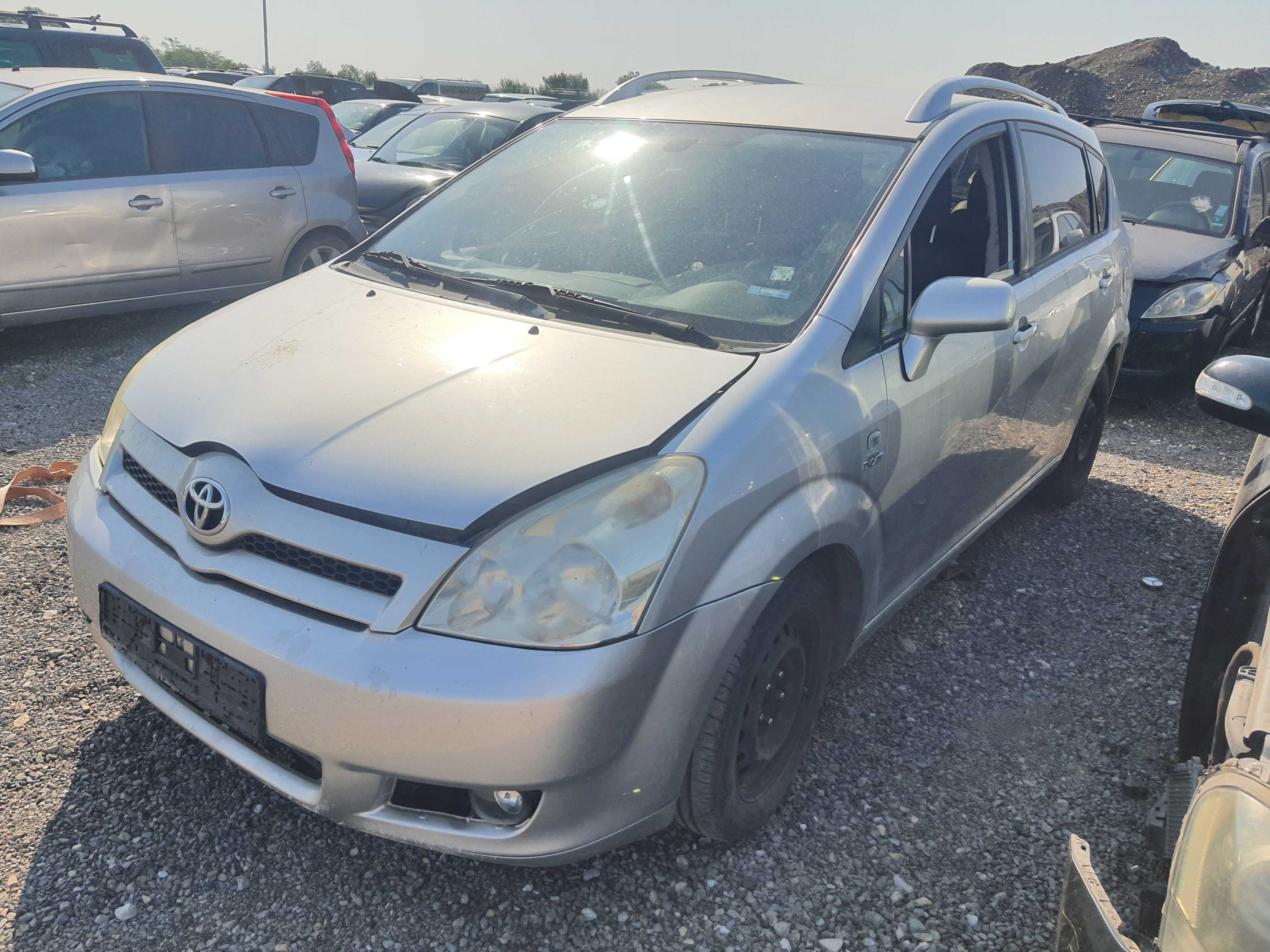 На части! Toyota Corolla Verso 2.2 D-CAT