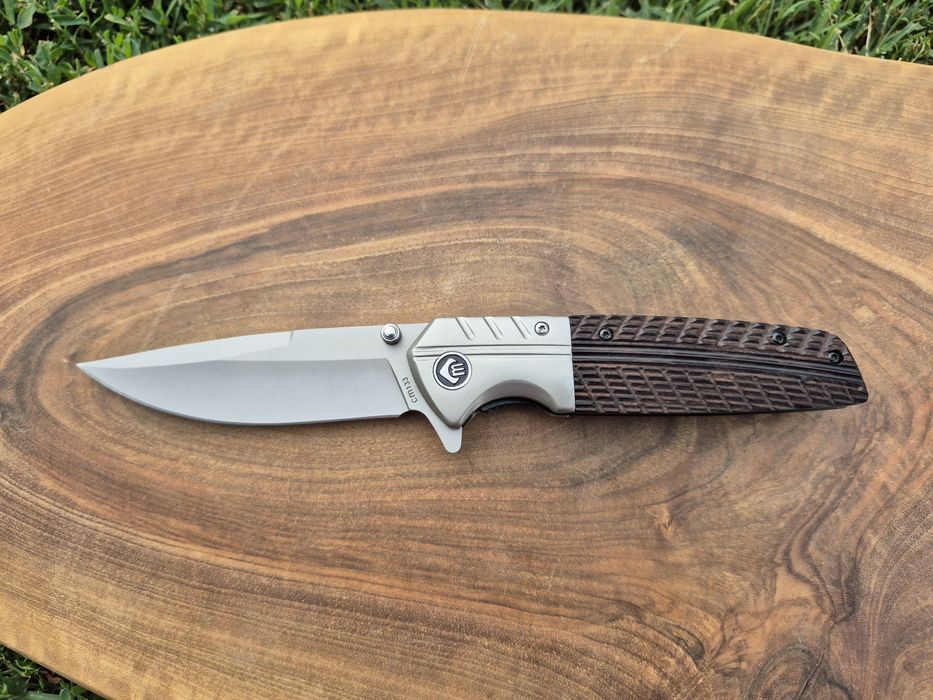 Сгъваем джобен нож с дървена дръжка СМ133